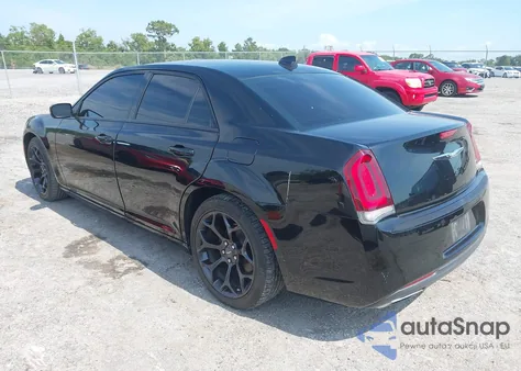 2019 Chrysler 300 Touring z USA, uszkodzony, nr VIN 2C3CCAAG0KH613471
